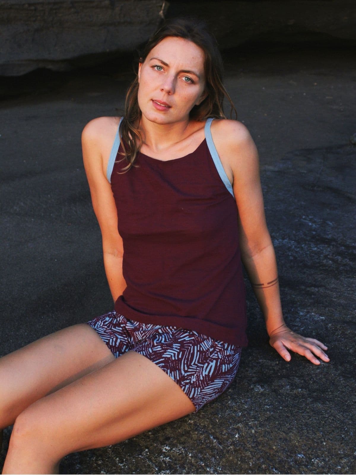 TOP SINGLET DEEP VIOLET/APRICOT